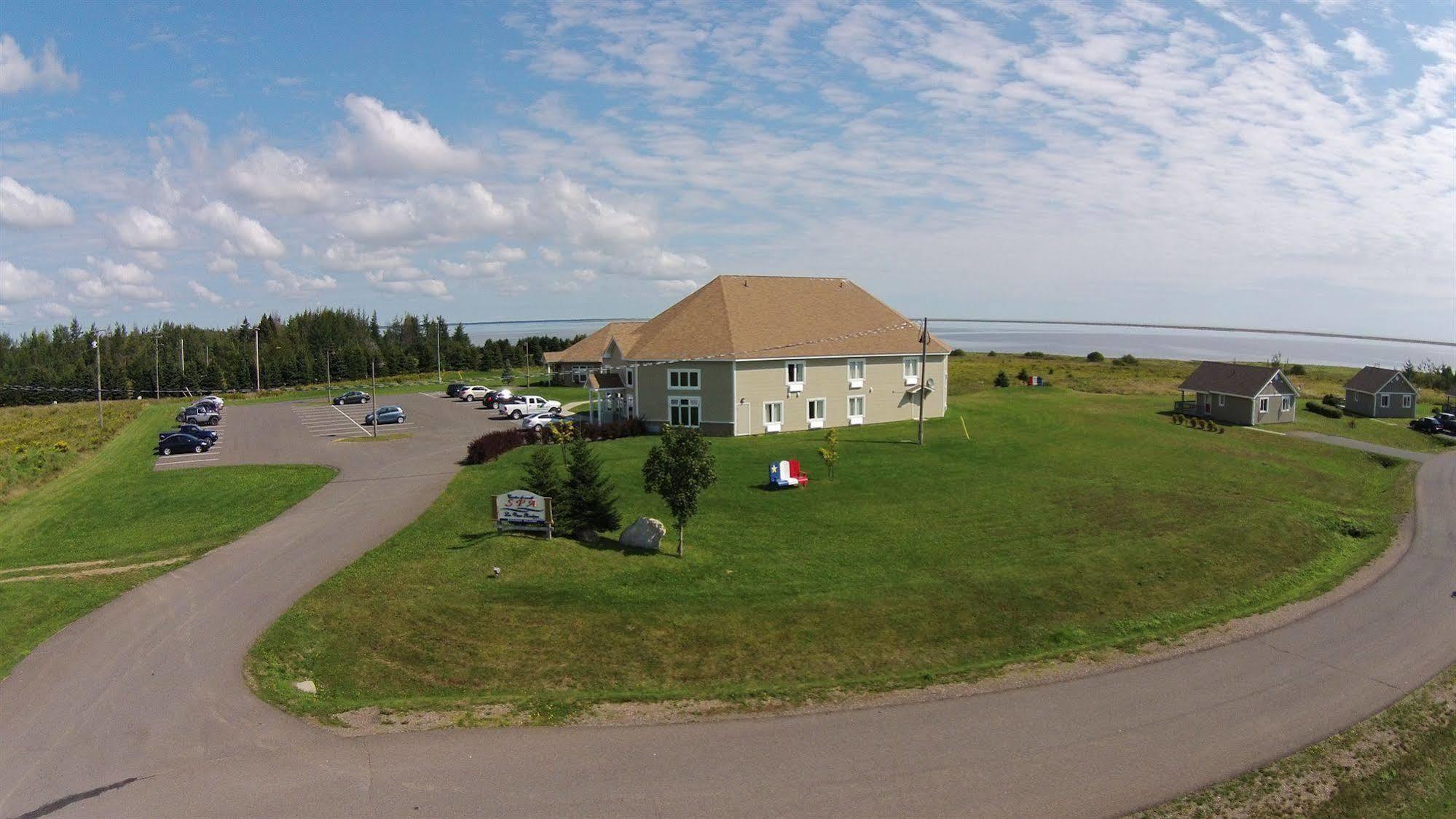 Villegiature Deux Rivieres Resort Tracadie Exterior photo